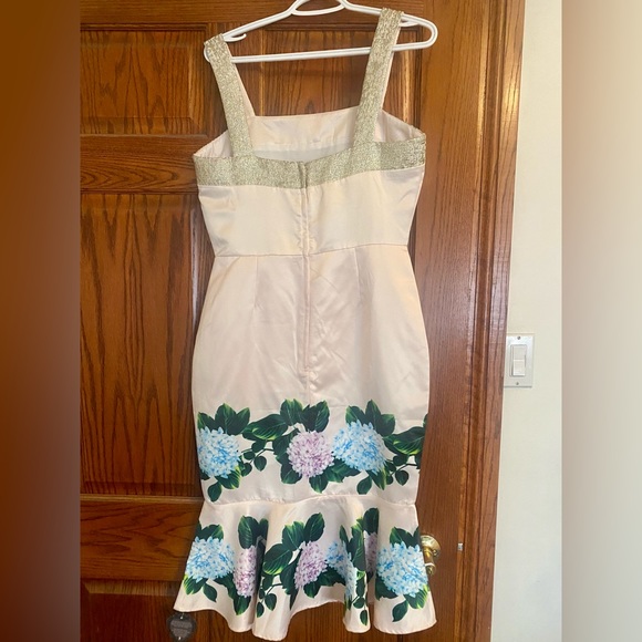 Medium mermaid style light pink/champagne dress with floral print - Picture 4 of 10